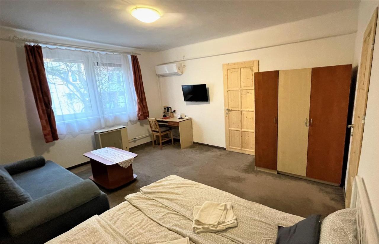 Evi Apartman Егер Екстериор снимка