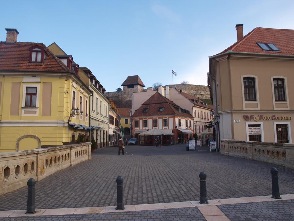 Evi Apartman Егер Екстериор снимка