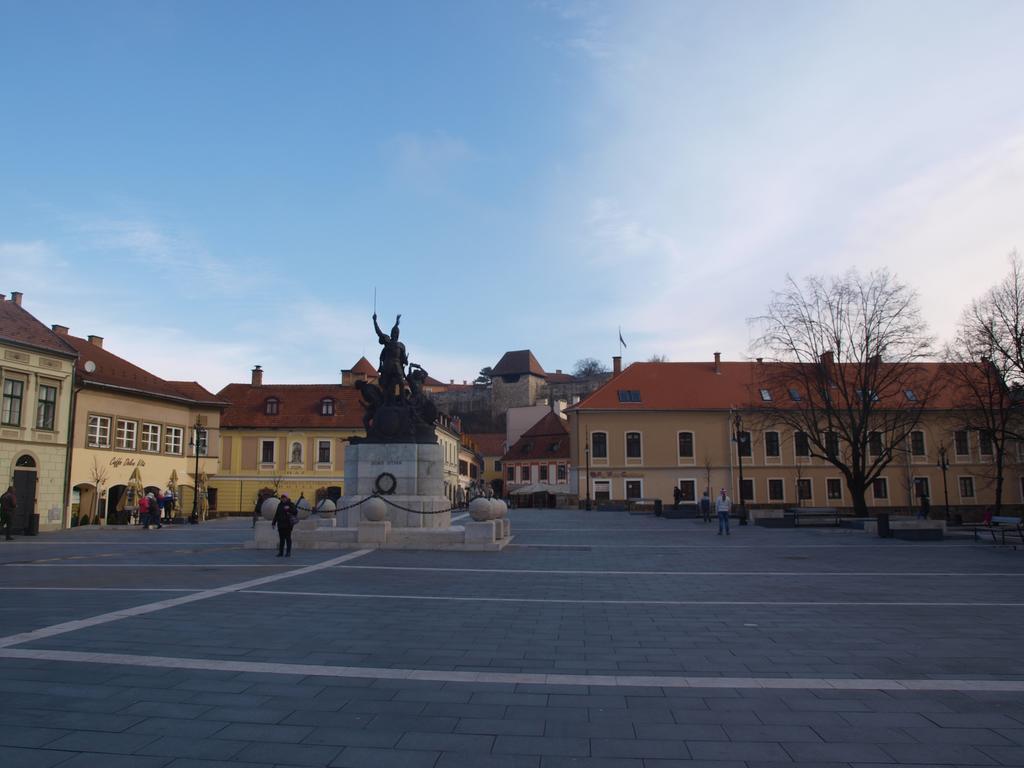 Evi Apartman Егер Екстериор снимка