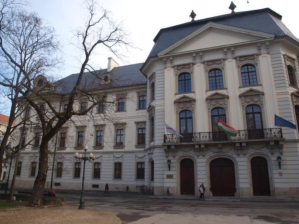 Evi Apartman Егер Екстериор снимка